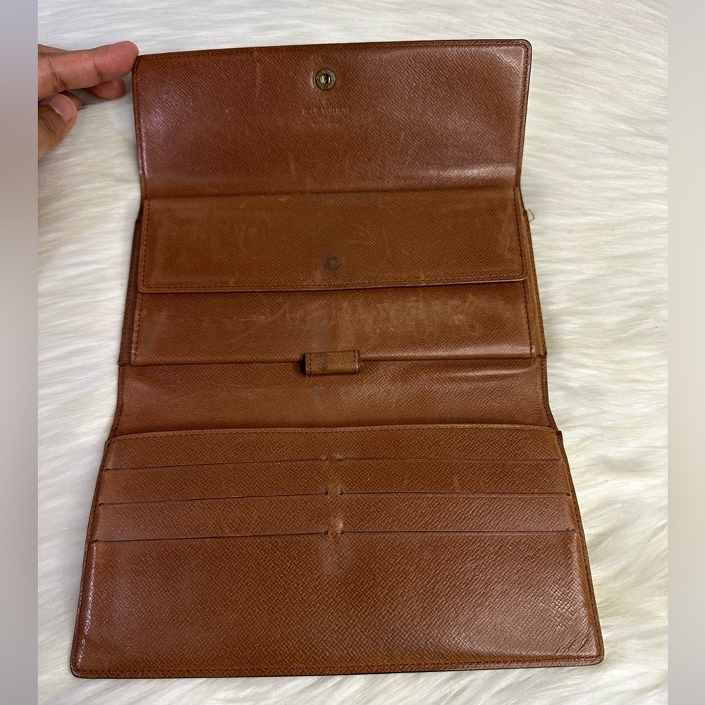 LOUIS VUITTON long passport wallet in monogram - Picture 10 of 17